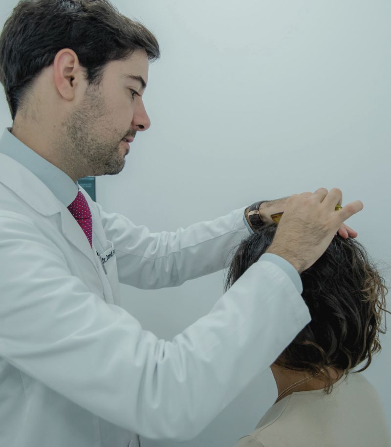 Especialistas en alopecia androgénica femenina con tratamientos adaptados Especialistas en alopecia androgénica femenina con tratamientos adaptados