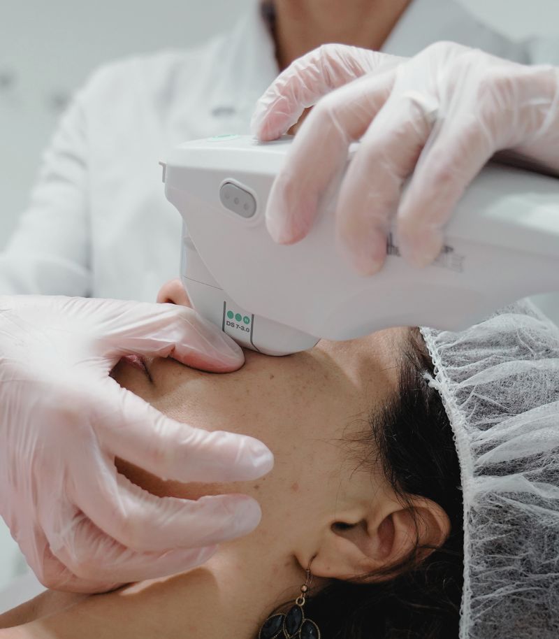 Opciones de tensado facial con resultados duraderos y adaptados a cada paciente