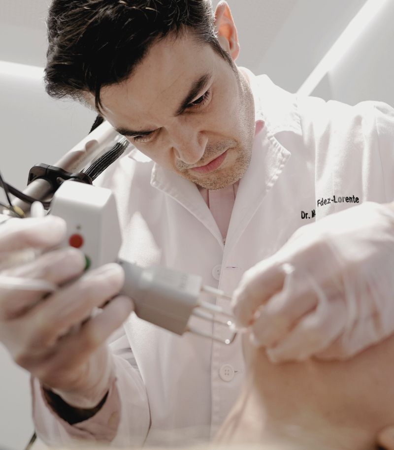 Tratamientos complementarios para optimizar resultados tras lifting de cuello
