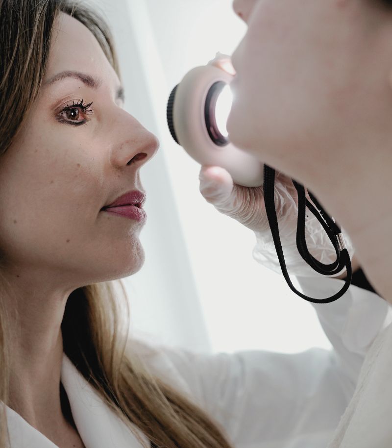 Diagnóstico dermatológico avanzado para tratar manchas en el rostro de forma segura Diagnóstico dermatológico avanzado para tratar manchas en el rostro de forma segura