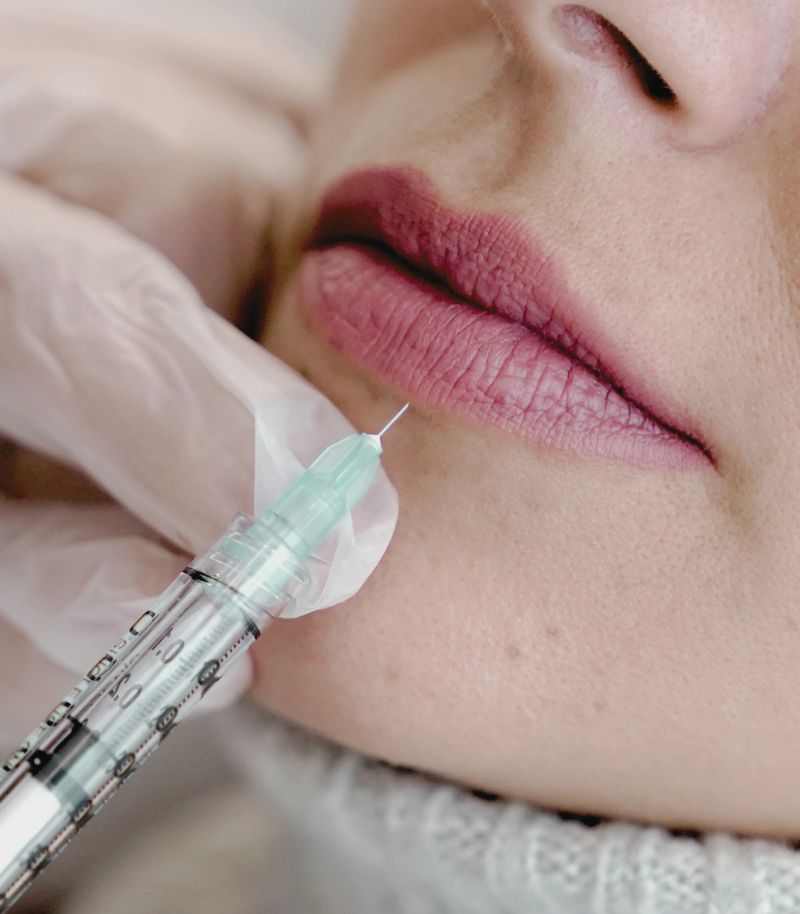Hidratación labial para labios más suaves, definidos y luminosos Hidratación labial para labios más suaves, definidos y luminosos