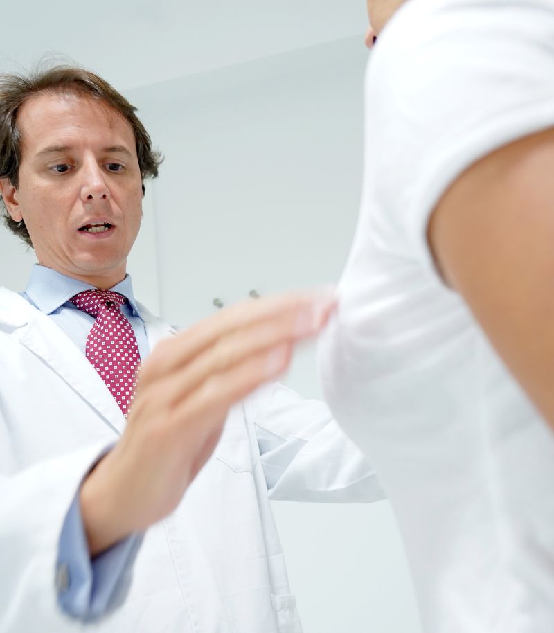 Elevación del pecho con técnicas quirúrgicas avanzadas para recuperar firmeza