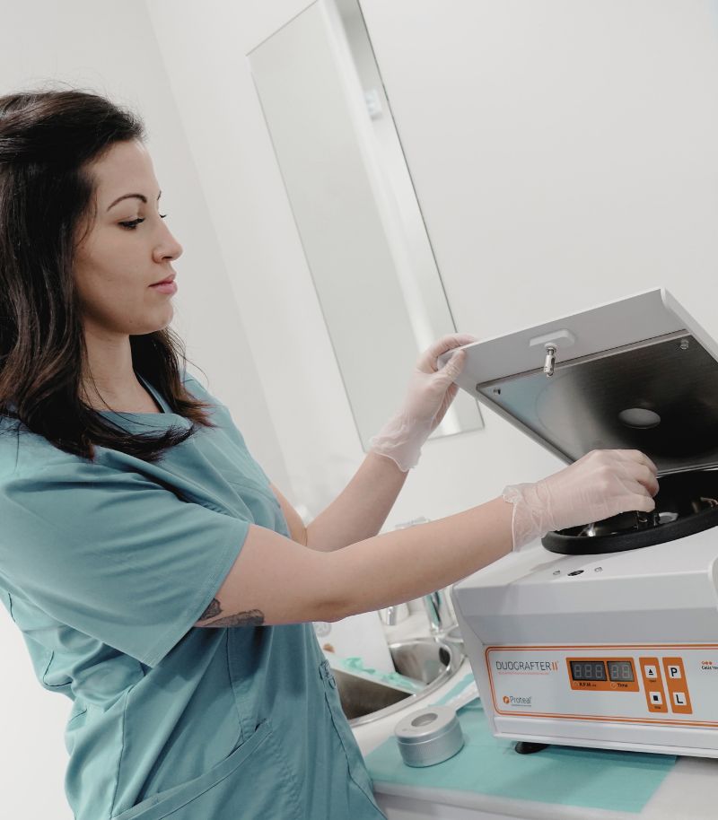 Combination of hair mesotherapy with advanced regenerative medicine Combination of hair mesotherapy with advanced regenerative medicine