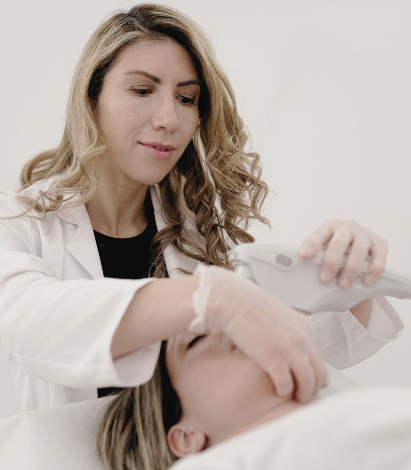 Tratamiento con Ultherapy en zonas sensibles difíciles como cuello, papada, escote o cola de ceja Tratamiento con Ultherapy en zonas sensibles difíciles como cuello, papada, escote o cola de ceja
