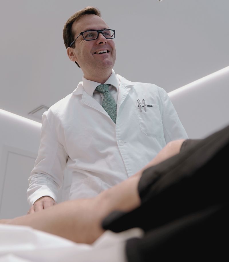 Cierre de varices con pegamento médico guiado por ecografía sin necesidad de cirugía Cierre de varices con pegamento médico guiado por ecografía sin necesidad de cirugía