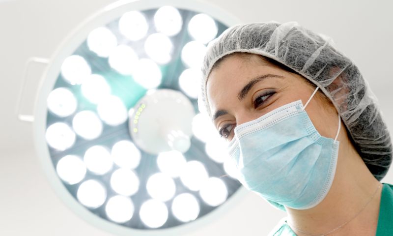 Specialist gynaecologists performing CO₂ laser labiaplasty in Madrid (Spain)