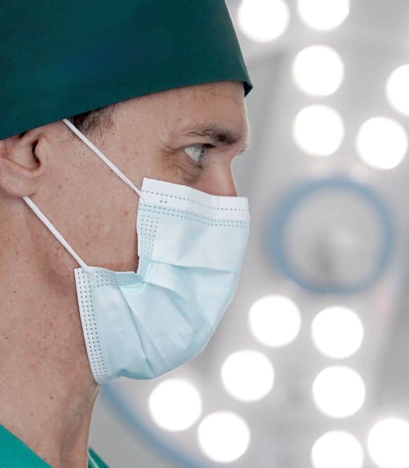 Cirugía de elevación de cejas con abordaje anatómico y natural Cirugía de elevación de cejas con abordaje anatómico y natural