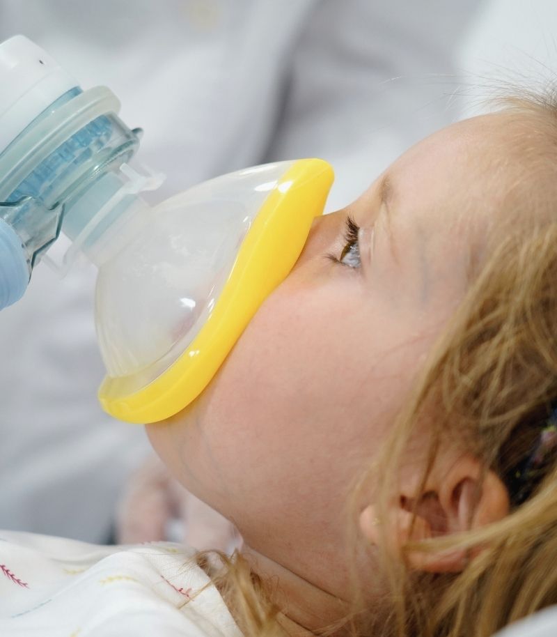 Tratamiento dermatológico de moluscos en niños con enfoque empático
