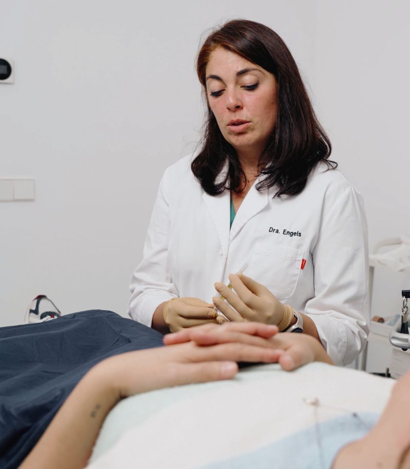 Histeroscopia quirúrgica sin incisiones abdominales Histeroscopia quirúrgica para acceder al útero sin realizar incisiones abdominales