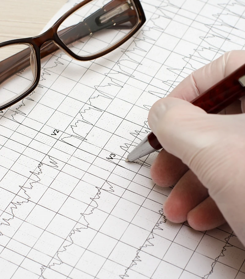 Ecografía clínica multiórgano y electrocardiograma Ecografía clínica multiórgano y electrocardiograma